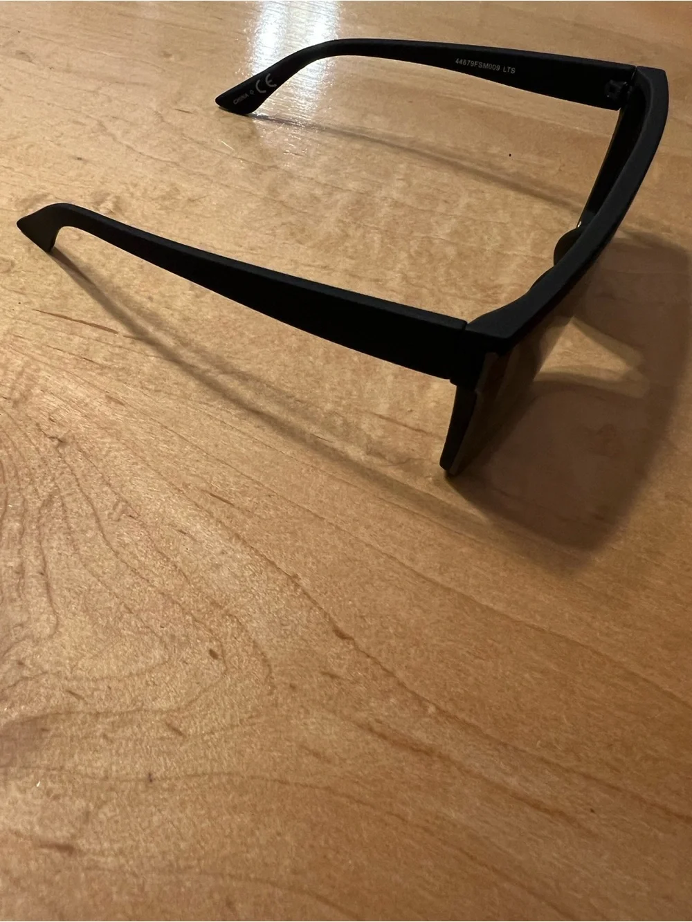 Steve Madden Black Sunglasses Temple Arm with Logo